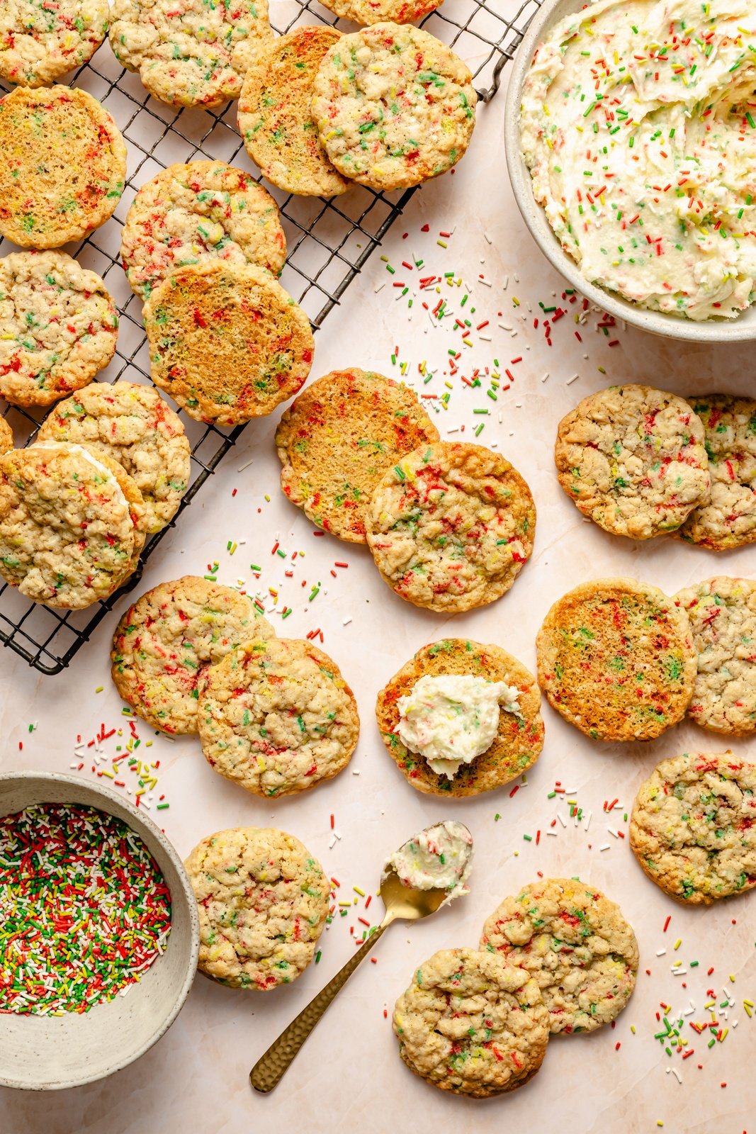 frosting christmas sandwich cookies